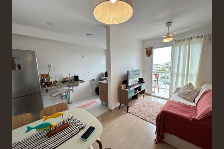 Sala de apartamento para alugar com 2 quartos, 52m² em Marechal Hermes, Rio de Janeiro