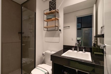 Banheiro de kitnet/studio para alugar com 1 quarto, 24m² em Pompeia, São Paulo