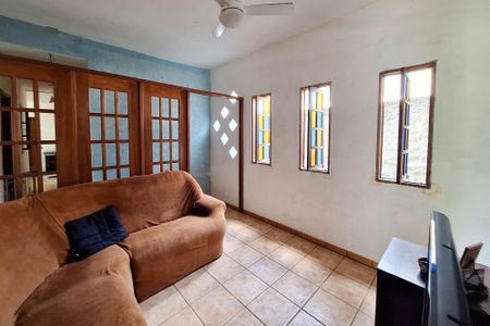 Sala de casa para alugar com 3 quartos, 88m² em Mutondo, São Gonçalo