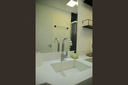 Apartamento para alugar com 65m², 2 quartos e 1 vagaSuíte - Banheiro 