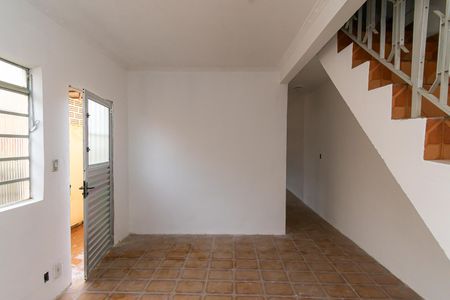 Sala de casa para alugar com 3 quartos, 143m² em Parque Sao Rafael, São Paulo