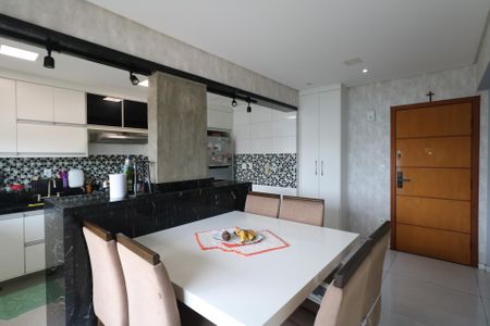 Apartamento à venda com 150m², 3 quartos e 3 vagas Apartamento à venda com 150m², 3 quartos e 3 vagasSala de Jantar