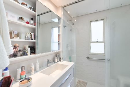 Apartamento à venda com 123m², 3 quartos e 3 vagas Apartamento à venda com 123m², 3 quartos e 3 vagasBanheiro da Suíte 2