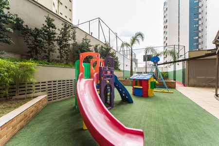 Apartamento à venda com 123m², 3 quartos e 3 vagas Apartamento à venda com 123m², 3 quartos e 3 vagasÁrea comum - Playground