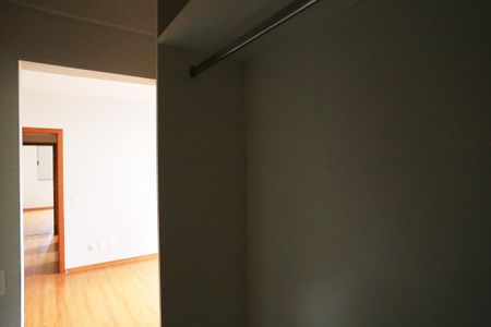 Apartamento à venda com 140m², 4 quartos e 3 vagas Apartamento à venda com 140m², 4 quartos e 3 vagasCloset da suíte