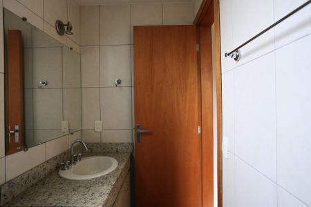 Apartamento à venda com 140m², 4 quartos e 3 vagas Apartamento à venda com 140m², 4 quartos e 3 vagasBanheiro da Suíte 1