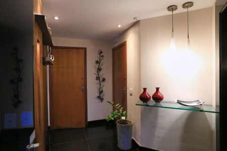 Apartamento à venda com 140m², 4 quartos e 3 vagas Apartamento à venda com 140m², 4 quartos e 3 vagasHall