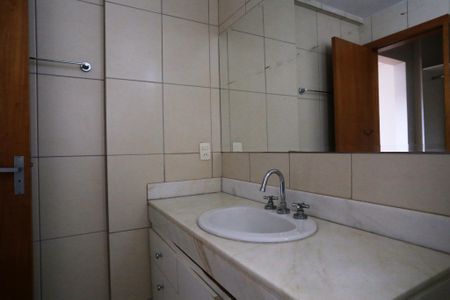 Apartamento à venda com 140m², 4 quartos e 3 vagas Apartamento à venda com 140m², 4 quartos e 3 vagasBanheiro da Suíte