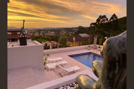 Casa de condomínio à venda com 980m², 6 quartos e 8 vagasFoto 01