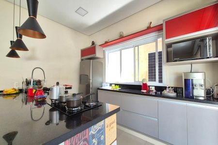 Casa à venda com 120m², 2 quartos e 2 vagas Casa à venda com 120m², 2 quartos e 2 vagasCozinha