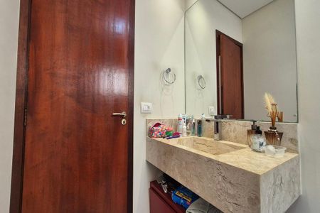 Casa à venda com 120m², 2 quartos e 2 vagas Casa à venda com 120m², 2 quartos e 2 vagasBanheiro da Suíte