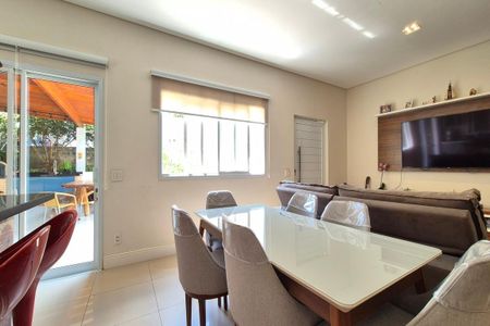 Casa à venda com 120m², 2 quartos e 2 vagas Casa à venda com 120m², 2 quartos e 2 vagasCopa