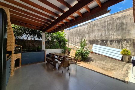 Casa à venda com 120m², 2 quartos e 2 vagas Casa à venda com 120m², 2 quartos e 2 vagasÁrea comum - Churrasqueira