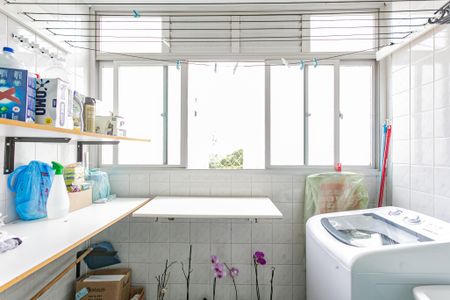 Apartamento à venda com 56m², 2 quartos e 1 vaga Apartamento à venda com 56m², 2 quartos e 1 vagaÁrea de Serviço