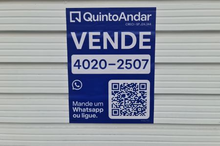 Casa à venda com 160m², 3 quartos e 5 vagasFachada do imóvel com placa QuintoAndar 