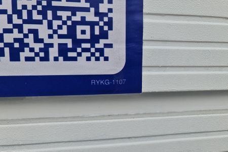 Casa à venda com 160m², 3 quartos e 5 vagasFachada do imóvel com placa QuintoAndar 