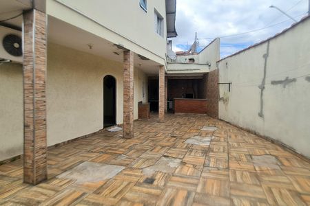 Casa à venda com 160m², 3 quartos e 5 vagasQuintal e garagem 