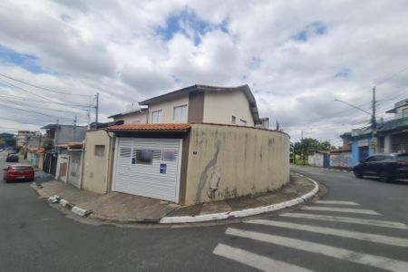 Casa à venda com 160m², 3 quartos e 5 vagasFachada do imóvel com placa QuintoAndar 