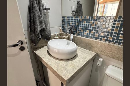 Apartamento à venda com 60m², 2 quartos e 2 vagasBanheiro Social