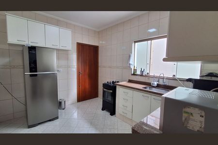 Casa à venda com 146m², 2 quartos e 2 vagasCozinha 