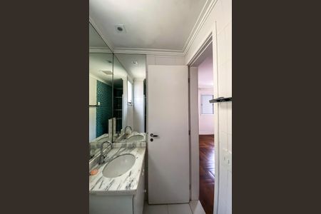 Apartamento à venda com 77m², 2 quartos e 2 vagasBanheiro da Suíte