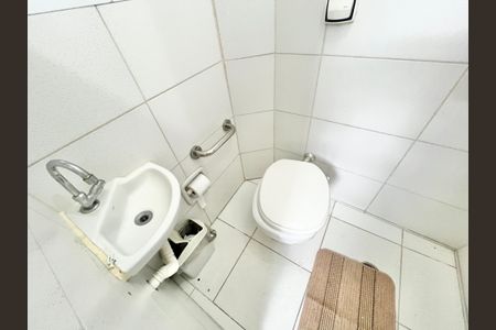 Casa à venda com 189m², 2 quartos e 2 vagas Casa à venda com 189m², 2 quartos e 2 vagasBanheiro