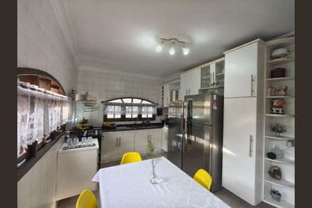 Casa de condomínio à venda com 270m², 5 quartos e 3 vagas Casa de condomínio à venda com 270m², 5 quartos e 3 vagasCozinha