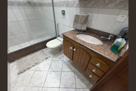 Casa de condomínio à venda com 270m², 5 quartos e 3 vagas Casa de condomínio à venda com 270m², 5 quartos e 3 vagasBanheiro