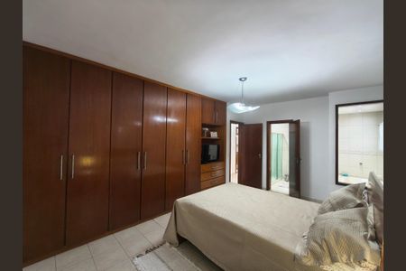 Casa de condomínio à venda com 270m², 5 quartos e 3 vagas Casa de condomínio à venda com 270m², 5 quartos e 3 vagasQuarto 5 Suite