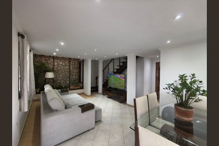 Casa de condomínio à venda com 270m², 5 quartos e 3 vagas Casa de condomínio à venda com 270m², 5 quartos e 3 vagasSala