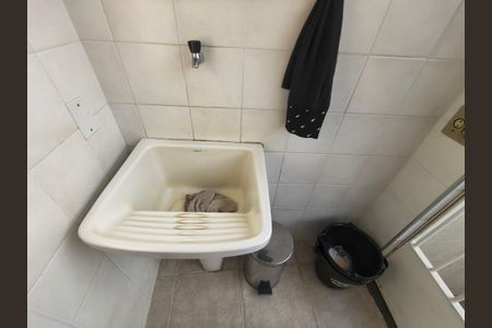 Casa de condomínio à venda com 270m², 5 quartos e 3 vagas Casa de condomínio à venda com 270m², 5 quartos e 3 vagasTanque - Área de Serviço