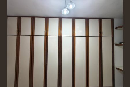 Casa de condomínio à venda com 270m², 5 quartos e 3 vagas Casa de condomínio à venda com 270m², 5 quartos e 3 vagasArmario Planejado - Quarto 4