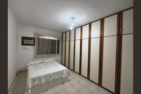 Casa de condomínio à venda com 270m², 5 quartos e 3 vagas Casa de condomínio à venda com 270m², 5 quartos e 3 vagasQuarto 4