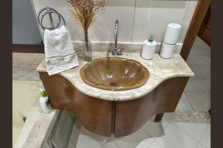 Casa de condomínio à venda com 270m², 5 quartos e 3 vagas Casa de condomínio à venda com 270m², 5 quartos e 3 vagasBanheiro 5 Suite