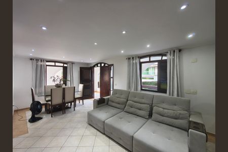 Casa de condomínio à venda com 270m², 5 quartos e 3 vagas Casa de condomínio à venda com 270m², 5 quartos e 3 vagasSala