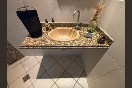 Casa de condomínio à venda com 270m², 5 quartos e 3 vagas Casa de condomínio à venda com 270m², 5 quartos e 3 vagasLavabo