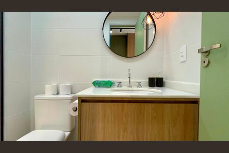 Banheiro de kitnet/studio para alugar com 1 quarto, 26m² em Pompeia, São Paulo