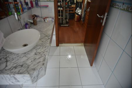 Casa para alugar com 280m², 3 quartos e 4 vagasBanheiro da Suíte 1