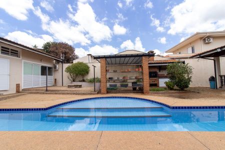 Casa à venda com 444m², 6 quartos e 5 vagas Casa à venda com 444m², 6 quartos e 5 vagasÁrea externa