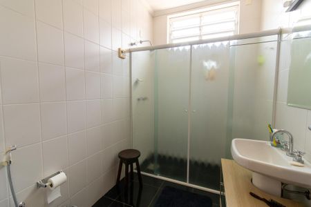 Casa à venda com 444m², 6 quartos e 5 vagas Casa à venda com 444m², 6 quartos e 5 vagasbanheiro do Quarto 4