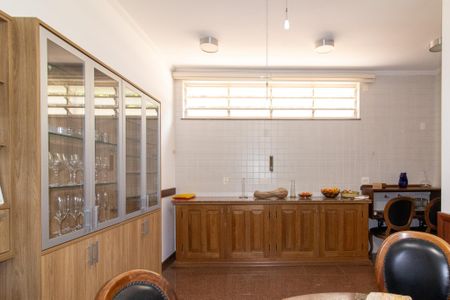 Casa à venda com 444m², 6 quartos e 5 vagas Casa à venda com 444m², 6 quartos e 5 vagasCozinha