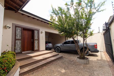 Casa à venda com 444m², 6 quartos e 5 vagas Casa à venda com 444m², 6 quartos e 5 vagasÁrea externa