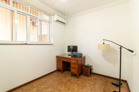 Casa à venda com 444m², 6 quartos e 5 vagas Casa à venda com 444m², 6 quartos e 5 vagasEscritório