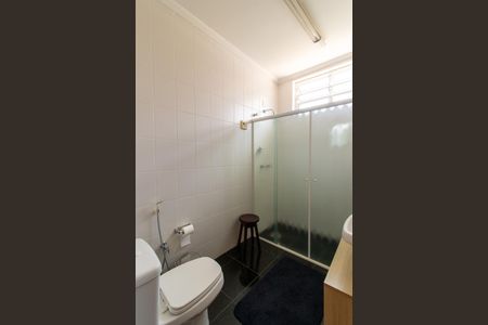 Casa à venda com 444m², 6 quartos e 5 vagas Casa à venda com 444m², 6 quartos e 5 vagasbanheiro do Quarto 4