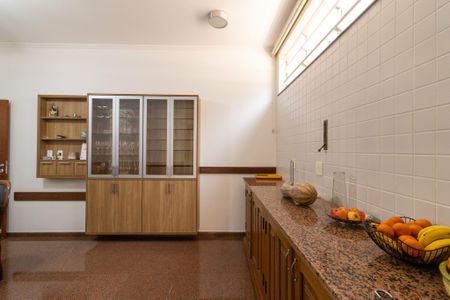 Casa à venda com 444m², 6 quartos e 5 vagas Casa à venda com 444m², 6 quartos e 5 vagasCozinha