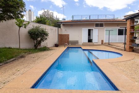 Casa à venda com 444m², 6 quartos e 5 vagas Casa à venda com 444m², 6 quartos e 5 vagasÁrea externa