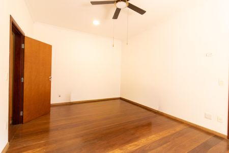 Casa à venda com 444m², 6 quartos e 5 vagas Casa à venda com 444m², 6 quartos e 5 vagasQuarto 1