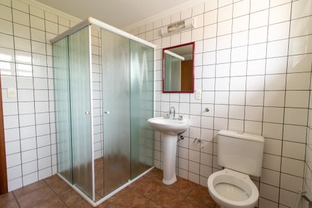 Casa à venda com 444m², 6 quartos e 5 vagas Casa à venda com 444m², 6 quartos e 5 vagasBanheiro Social