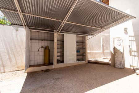 Casa à venda com 444m², 6 quartos e 5 vagas Casa à venda com 444m², 6 quartos e 5 vagasÁrea externa