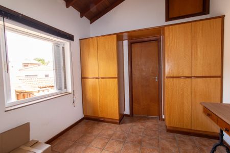 Casa à venda com 444m², 6 quartos e 5 vagas Casa à venda com 444m², 6 quartos e 5 vagasQuarto 5